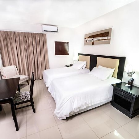 The George Hotel Manzini Buitenkant foto