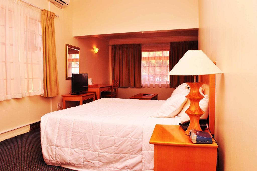 The George Hotel Manzini Buitenkant foto